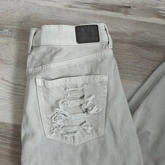 American Eagle Ripped  Mom Jean - Picture 6 of 7